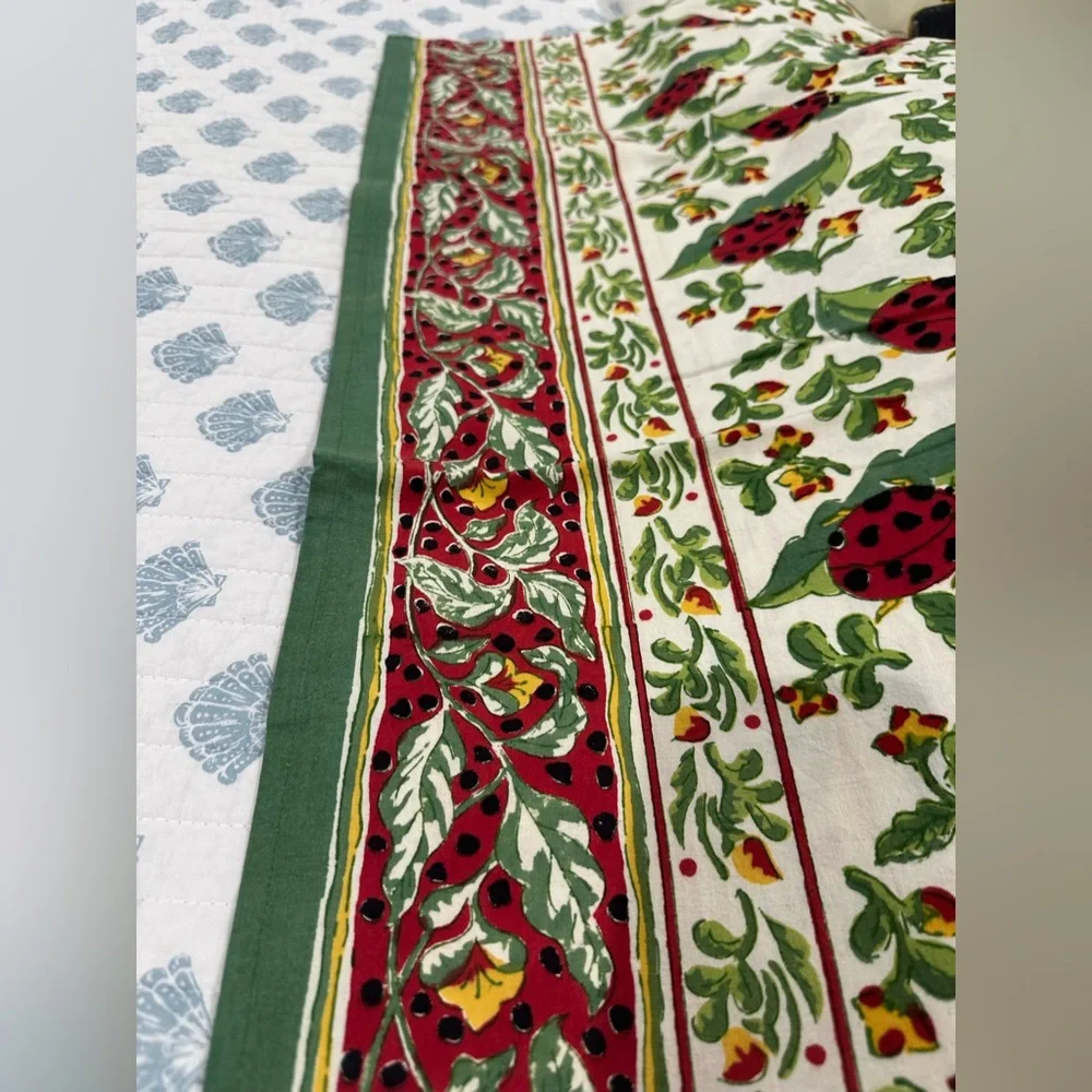 Pomegranate vintage 100% cotton tablecloth with  6 matching napkins 60x 90 in